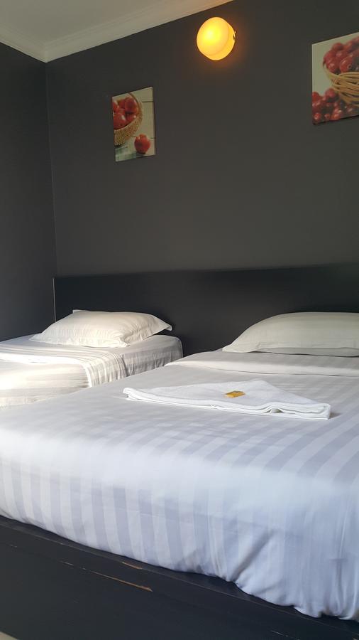 Mandarin Hotel Кучінг Екстер'єр фото