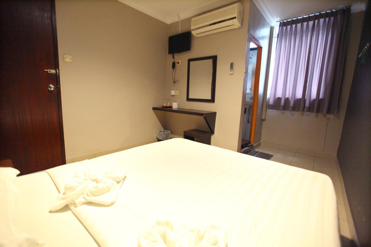 Mandarin Hotel Кучінг Екстер'єр фото